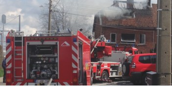 Man gewond bij hevige woningbrand in Kuringen