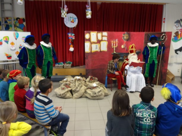 Sinterklaas op bezoek in SBS Kuringen
