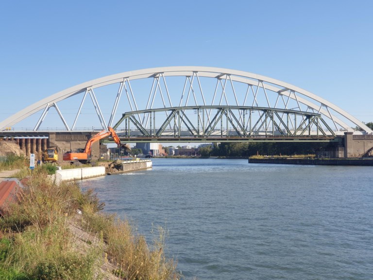 Dit weekend afbraak tweede spoorbrug én plaatsing fietsbrug over Albertkanaal