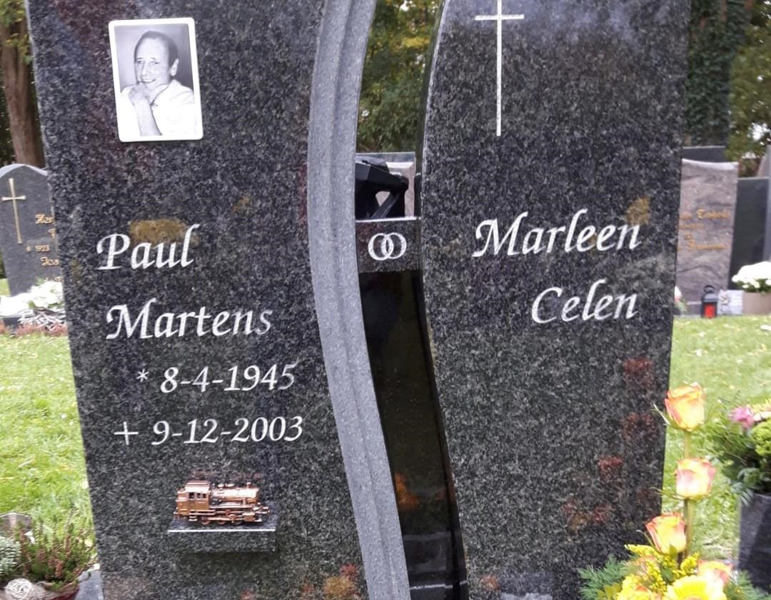 Dieven stelen modeltrein op graf van Paul: “Trein had onschatbare emotionele waarde”