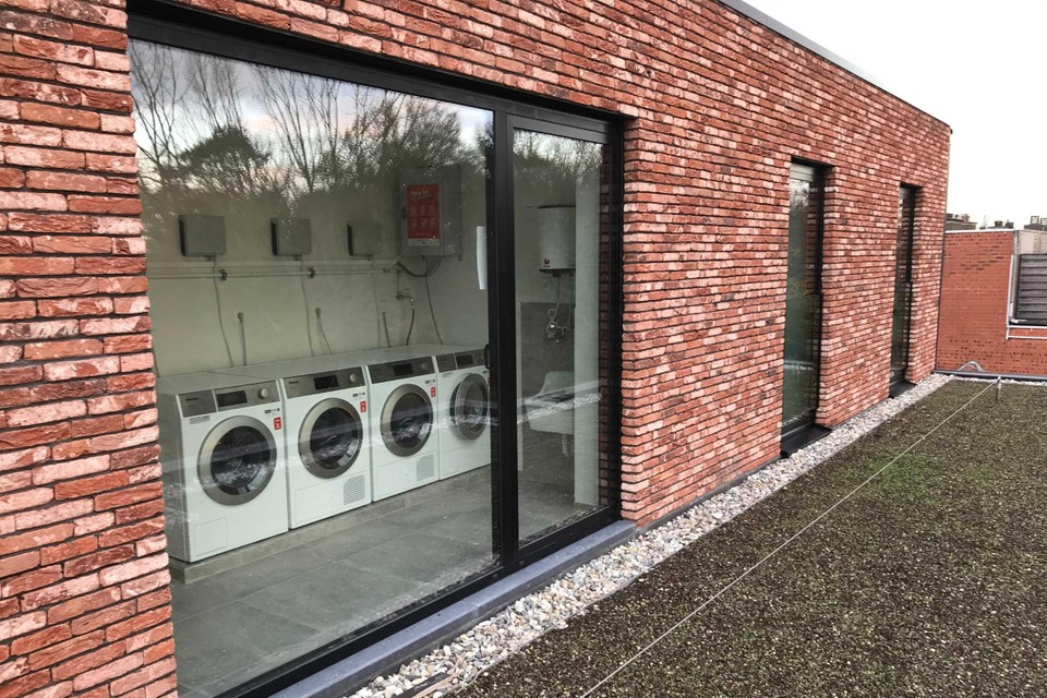 Dit appartementsgebouw in Kuringen heeft eigen wassalon, mét uitzicht