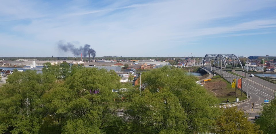 Imposante rookpluim verontrust Kuringen: tuinhuis en houtstapel gaan in vlammen op